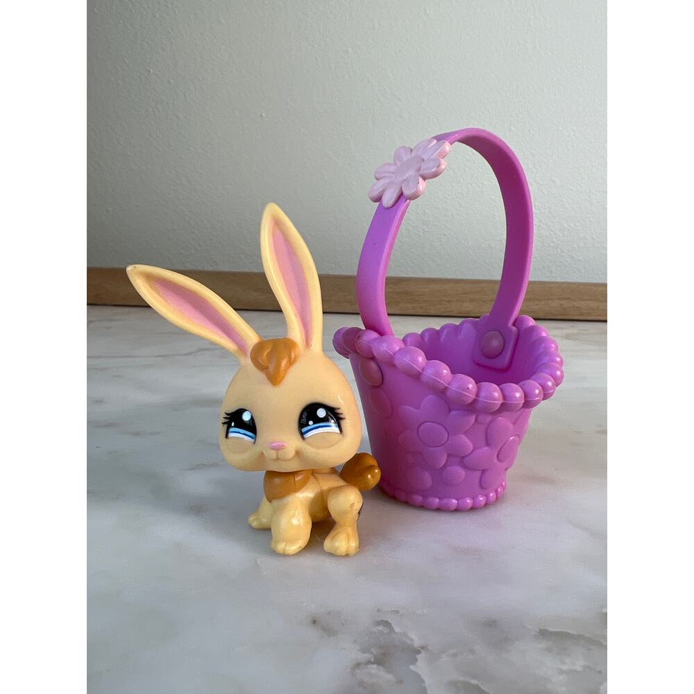 Littlest Pet Shop Rabbit Bunny #1441 2006 and Basket Carrier Toy Accessory 2004